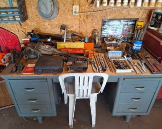 Nice Vintage Metal Office Desk!