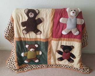 Handmade Teddy Bear Appliqué Quilt – Vintage-Style Patchwork Throw – Nursery Blanket