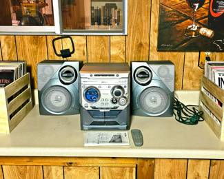 Philips 3 CD Max Sound Mini Hifi System Stereo w/remote and manual.