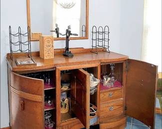 Here's the bar with everything open.