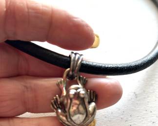 Kistelstein Cord frog pendant