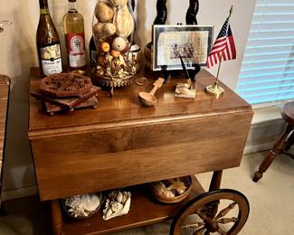Cute side table that can be used as a bar or a little buffet service