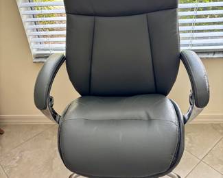 Can you tell the owner was left-handed?