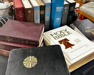 Table of Vintage Bibles /Commentaries
Great Selection