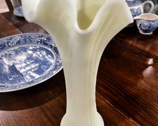 Fenton Vase lg