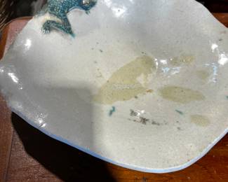 Pottery Bowl w/frog