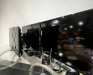 (3) TV Sceens /Med Size & Small