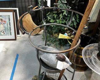 Metal Wash Stand Antique
No Bowlf