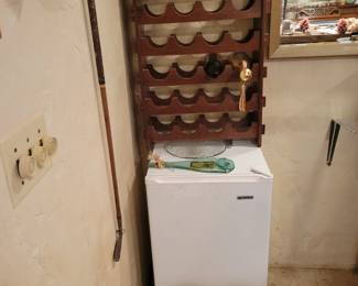 Small bar fridge. Works. 
