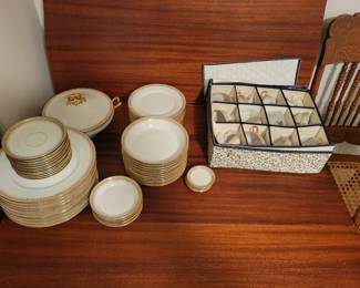 WM. GUERIN & CO. LIMOGES FRANCE Gold Rub china set.
