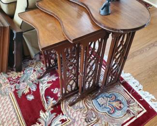 Kidney nesting table with side picture of legs.