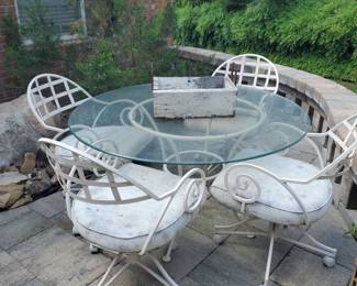 Mid-Century Patio Set. Look at the chairs!