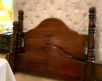 Queen size bed and BeutyRest mattress