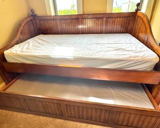 Solid wood trundle bed