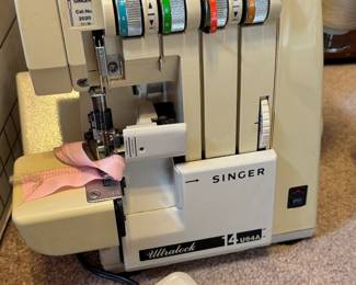 Singer Ultralock 14U64A Serger Sewing Macing 4-Thread with Pedal