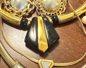 KDL Avon Black & Gold Tone Statement Necklace