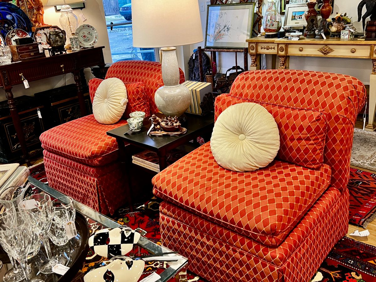 Pair of armless chairs 