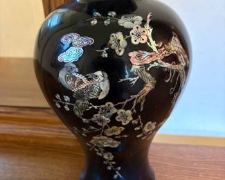Black laquer vase