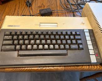 Atari 800XL (powers on!)