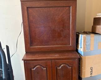 Very cool vintage bar