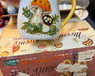 NIB Merry Mushroom mug tree set!!!
