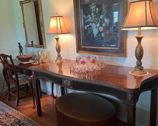 Large mahogany side table
Pair decorator lamps