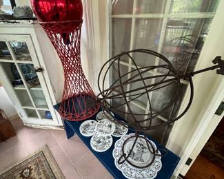 Metal sphere
Red wicker fern stand
Blue wooden bench
Red gazing ball