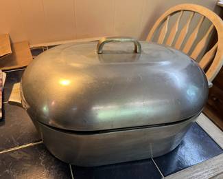 Vintage MAGNALITE Aluminum roaster