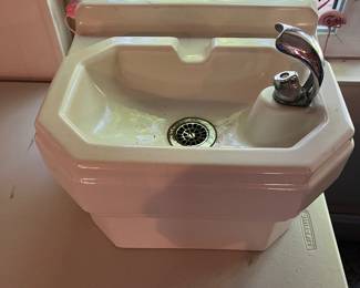 Vintage 1950 porcelain water fountain