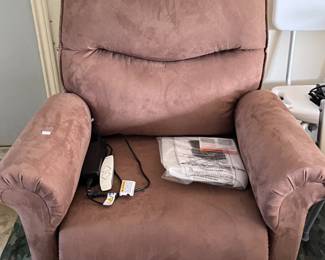 Lift chair with remote control functions (new--used 1 month)