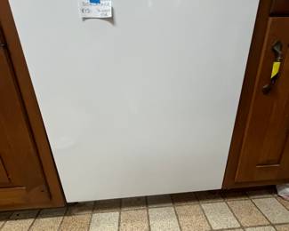 Hotpoint dishwasher (2 years old)