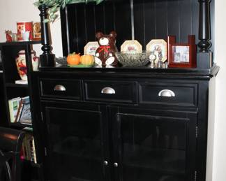 Black Side Bar / Hutch