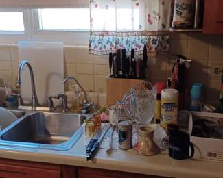 Kitchen knives and silver ware