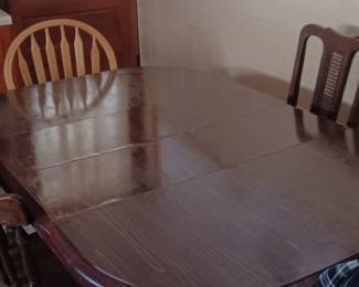 Kitchen table with 2 extenders and 2 chairs only