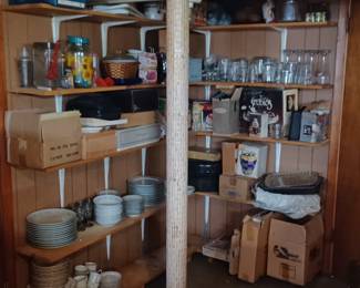 More kitchen ware