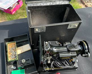 Vintage Singer Featherweight Sewing Machine