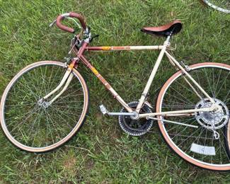 Vintage Huffy Santa Fe 10-speed road bike