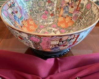 Chinese Qing Dynasty Famille Rose Medallion Porcelain Punch Bowl