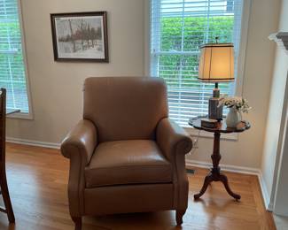 Beautiful new leather chair