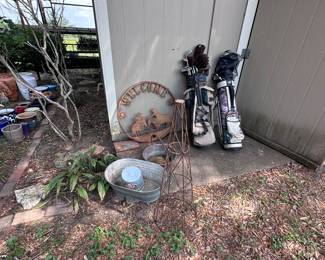 Golf club’s & aluminum tubs