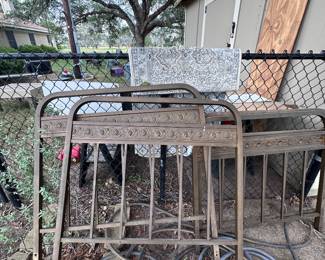 This is Brass twin size bed. Comes with head board footboards and rails. It’s gorgeous!