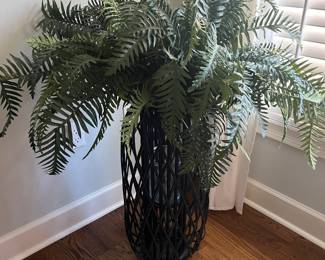 Black twig planter
