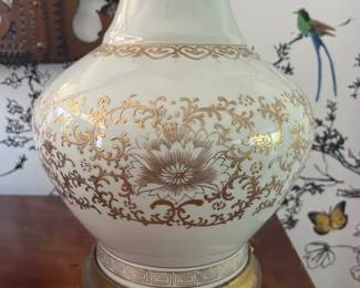 Chinese urn lamp