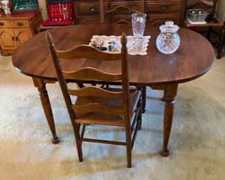 Heywood Wakefield Table 2 Captain chairs  4 Chairs