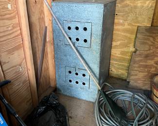 Dog box vintage hunting