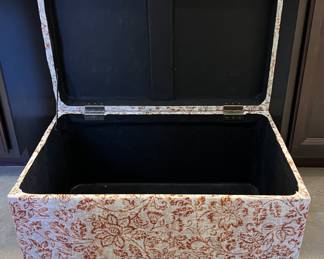 Storage Trunk/Vanity Seat