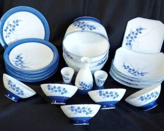 Vintage Japanese Mino Ware Hagi kiln Porcelain Sometsuke Blue Flowers