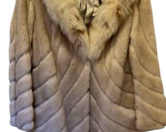 Vintage Ladies Fur Coat * size info in description