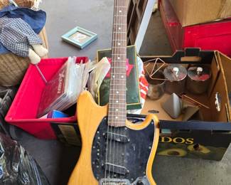 Fender Mustang reverse-stock Japan-made guitar