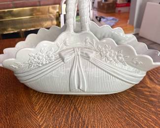 HISPANIA BASKET VASE OFF-WHITE PORCELAIN DAISA 1984 FLORAL DESIGN MADE IN SPAIN